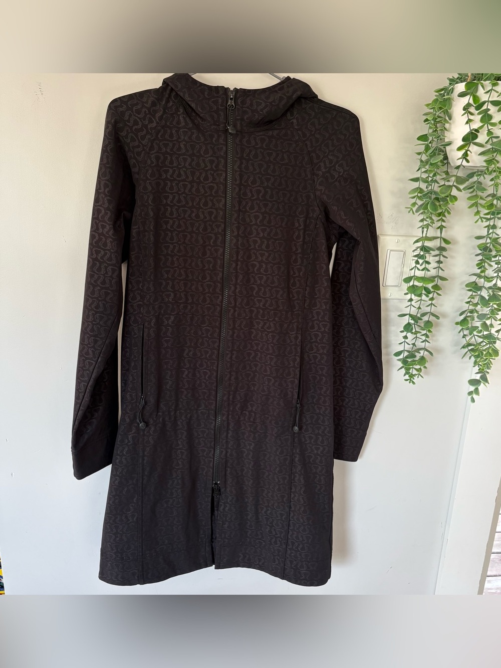 Lululemon Vintage Long Hooded Zip Jacket Monogram Om Logo Print Size 2